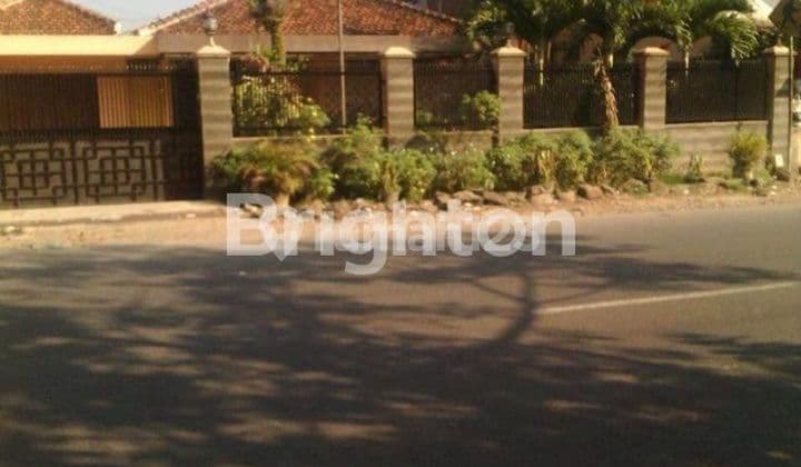 rumah tua strategis buat jd toko maupun tempat usaha