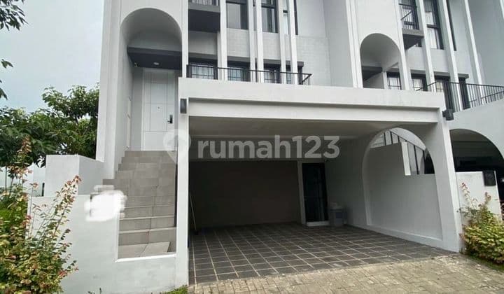 Jual Cepat! Rumah Hook 3 Lantai Mewah di Greenwich Park. BSD. Tangerang Selatan. Dekat Gading Serpong. 3 Lantai. Utara. Cantik. Kompetitif