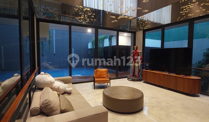 Jual. Rumah Sultan di Lyndon. Navapark. Bsd. Selatan. Full Furnished. Interior Cantik. Harga Kompetitif. PPJB