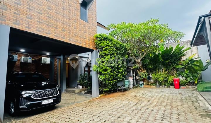 Dijual Rumah dengan Swimming Pool Siap Huni di Jagakarsa Jakarta Selatan