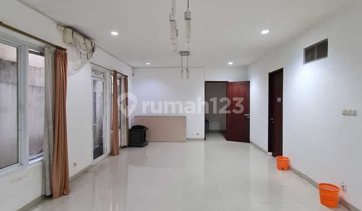 Business Opportunity! Active Boarding House For Sale In Radio Dalam, South Jakarta!