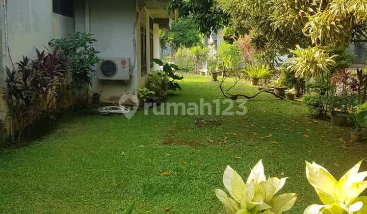 Harga NJOP! Posisi Hoek,Dlm Komplek,Luas Tanah528mtr,Masih Nego!