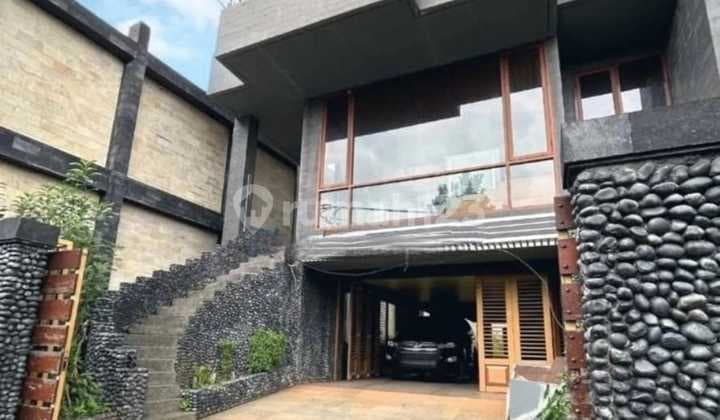 Rumah Di Pejaten Jaksel Dengan Lift Pribadi!