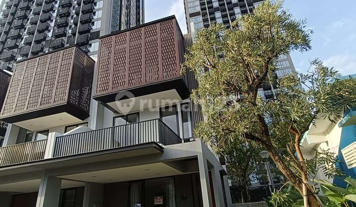 Rumah 3 Lantai Brand New, Harga Bawah Pasar