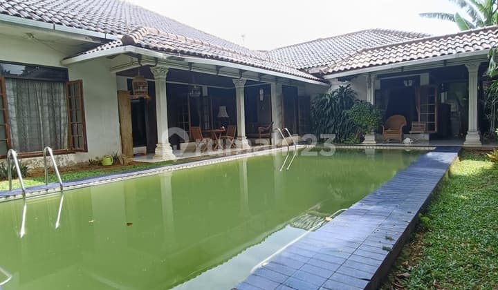 For Sale Rumah 1 Lantai dengan Swimming Pool dan Area Strategis di Cilandak Jakarta Selatan