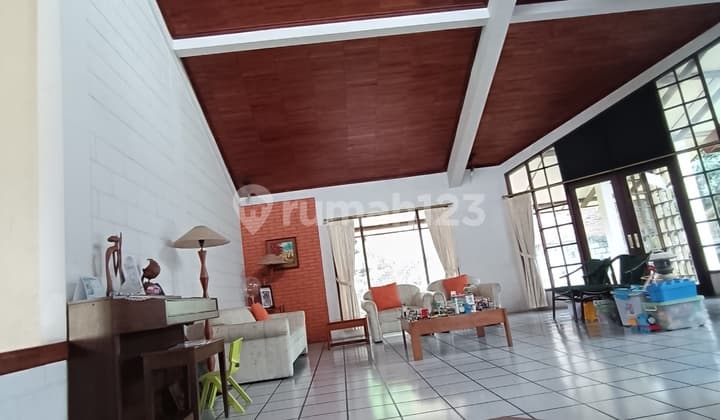 Dijual Rumah Terawat,etnik Dengan Disain Yg Cantik Dan Halaman Yg Luas