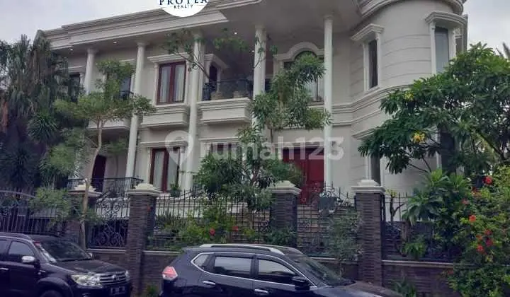 Rumah Hook (Bu) Full Furnished Mewah di Villa Permata Gading