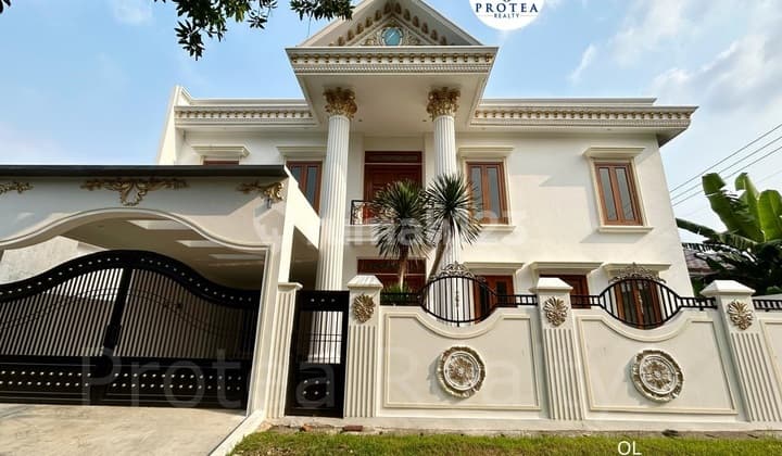 Rumah Mewah di Bsd Timur dengan Kolam Renang