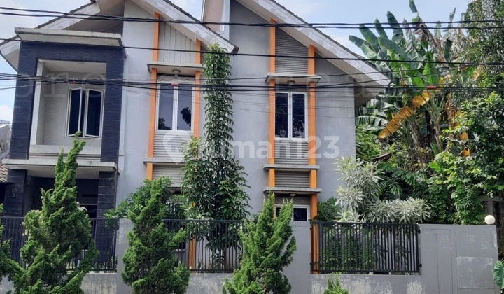 Rumah Dengan Taman Depan & Belakang, di Kawasan Strategis BSD