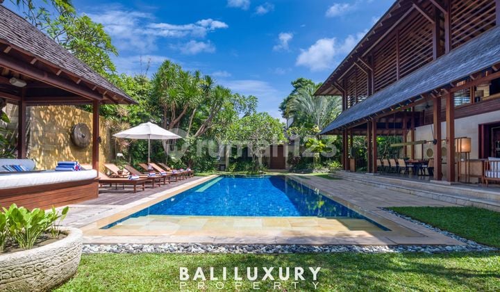 Vila Mewah Hak Milik di Golden Triangle Seminyak - Peluang Investasi Premium