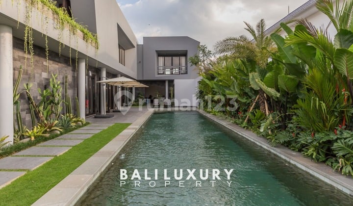 Villa 3 Kamar Tidur Mewah Dengan Pemandangan Pegunungan