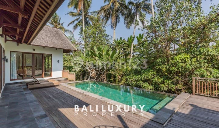 Vila Tepi Sungai 3 Kamar Tidur Yang Tenang Dengan Pemandangan Hutan di Ubud