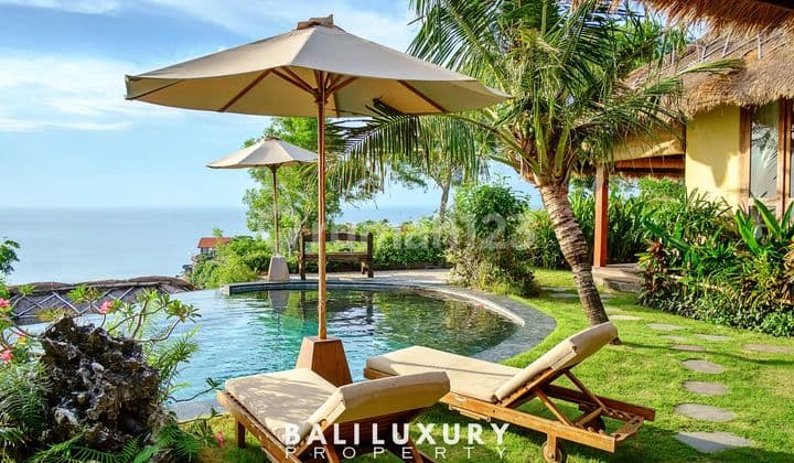 VILLA MEWAH 4 KAMAR TIDUR DENGAN PEMANDANGAN LAUT & AKSES LANGSUNG KE PANTA