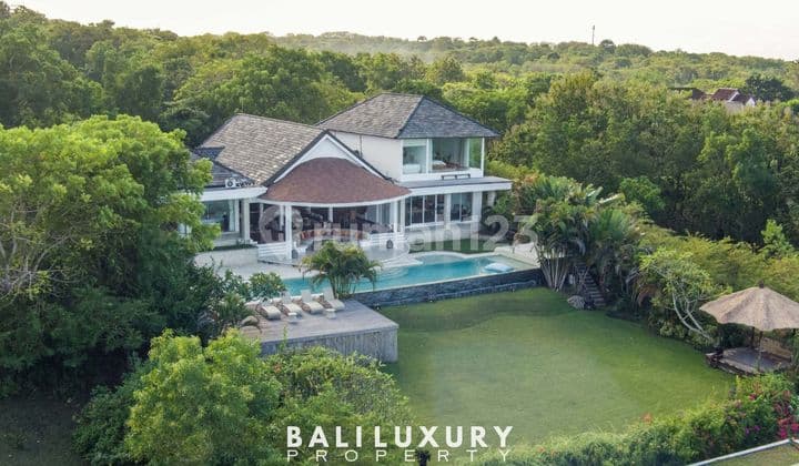 Villa Mewah 4 Kamar Tidur dengan Pemandangan Laut yang Spektakuler