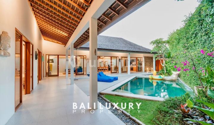 Freehold Stylish 4 Bedrooms Villa In Prime Location Canggu Batu Bolong