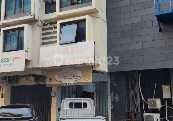 For Sale: Shophouse in Megamas Area