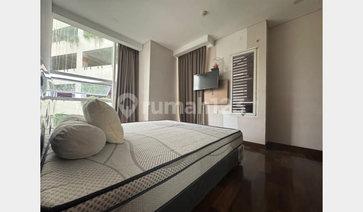 Disewakan Apartemen Akr Gallery West Residence, 2Br, Semi Furnish, Lantai Rendah