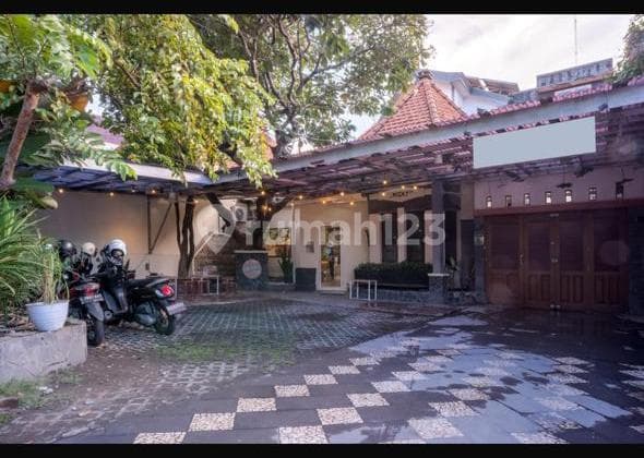 For Sale Commercial House Suitable for Cafe Trunojoyo Surabaya Center House on Raya Darmo