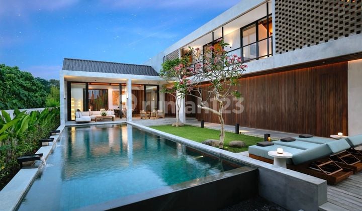 Vila Mewah 7 Kamar Dekat Pantai Di Canggu Bali