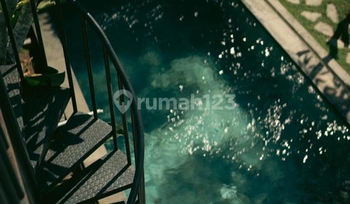 Tropical Villa with Scenic River View in Ubud, Fully Furnished & Strategic Location