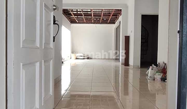 Rumah 2 Lantai Dekat Area Komersil di Dalam Cluster Perumahan Kota Wisata