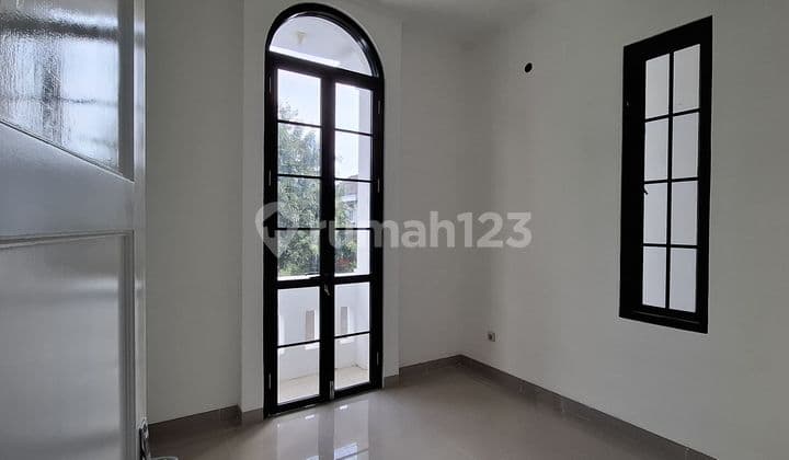 Dijual Rumah Full Renovasi Di Cluster Tengah Dekat Mall Kota Wisata