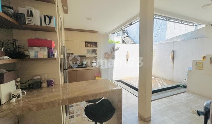 Rumah Furnished Bagus Di Dalam Komplek Perumahan Legenda Wisata