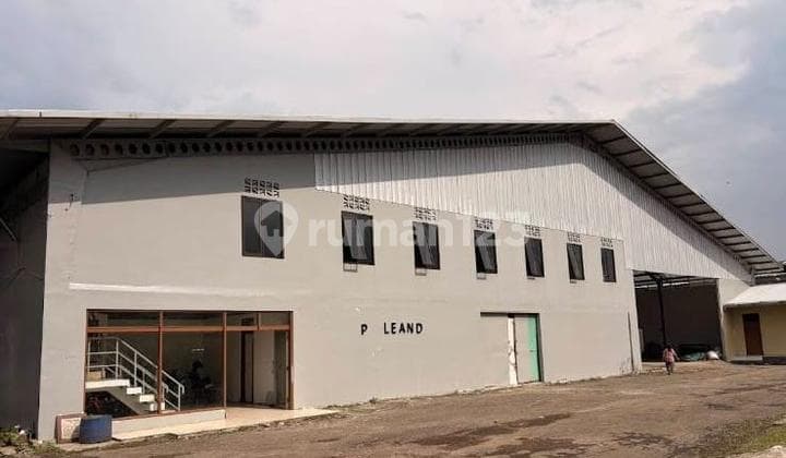 Large Strategic Warehouse Ready to Use in Cibaligo