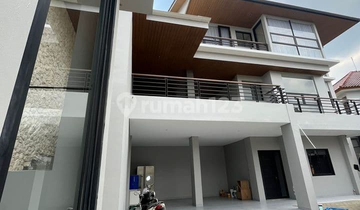 Rumah Siap Huni Hadap Danau di Cluster Anapuri Podomoro Park