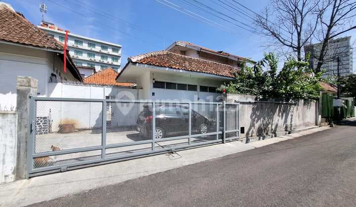 Rumah Luas Strategis di Sayap Riau Bandung