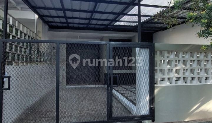 Ready-to-Occupy House in Puri Dago Antapani Cheap