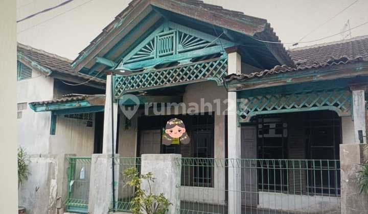 Rumah Hoek Butuh Renov di Komplek Riung Bandung