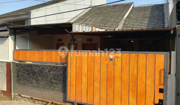 Rumah Dalam Komplek Lingkungan Sejuk Dekat Alun-Alun Ujungberung