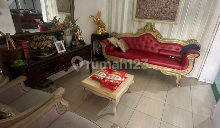 For Rent: Simple 1.5-Story House On Margahayu Raya