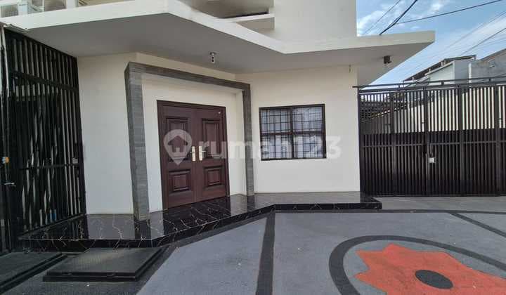 Rumah Hook Bagus Siap Huni Dekat Taman Regol dan Buah Batu