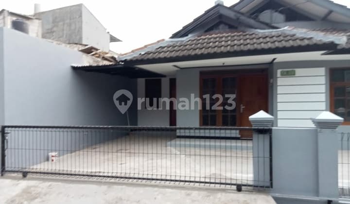 Rumah Hoek Siap Huni di Taman Cibaduyut Indah Bandung
