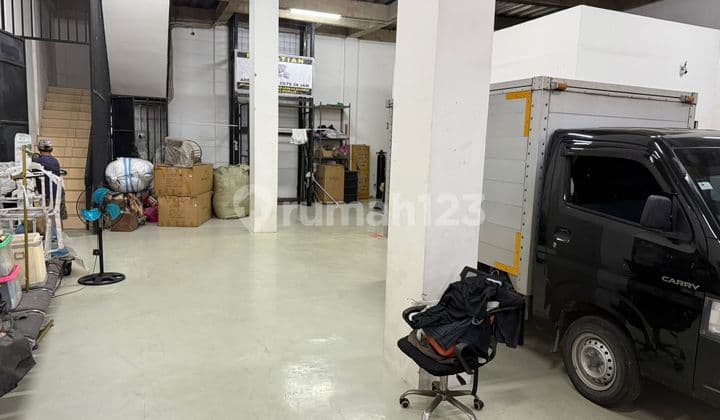 Gudang Siap Pakai di Ring Road, Dekat Gedung Ot Jakarta Barat.