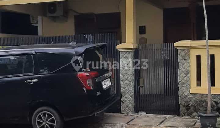 Rumah ******** Komplek Tenang