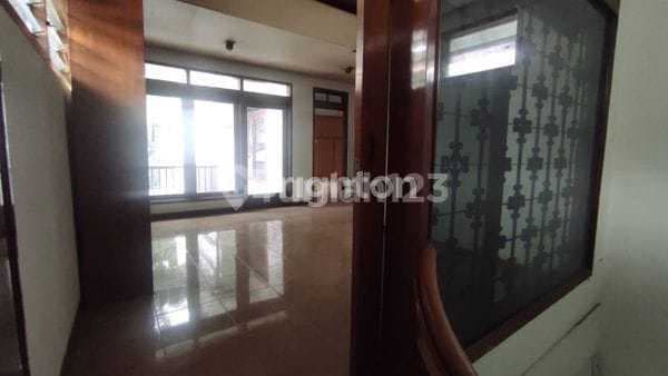 Rumah Kontrakan Cocok untuk Usaha , Cafe kondisi Bagus siap huni nol jalan didieng Dieng, Malang