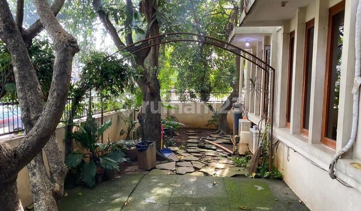 Rumah 2 Lantai 4+2BR Bagus Furnished di Rancho Indah, Rw.2, Tanjung Barat., Kota Jakarta Selatan, Jakarta Selatan