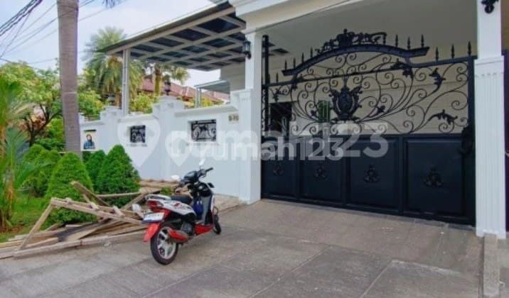 Rumah Baru Klasik Mewah Hook di Komplek Joglo Kembangan Jakbar