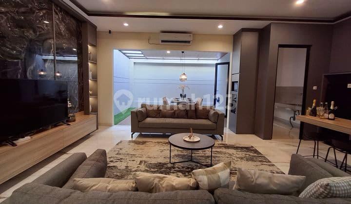 Rumah Modern Strategis 3 Lantai Bagus Timur Shm