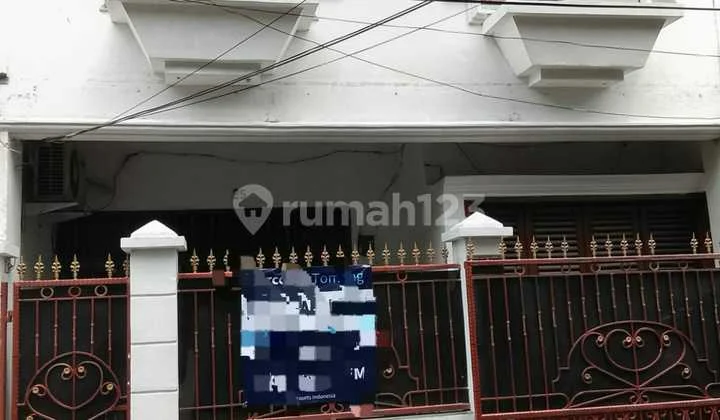 Di sewakan rumah Tomang Lokasi dalam kompleks Di sewakan rumah Tomang Lokasi dalam kompleks