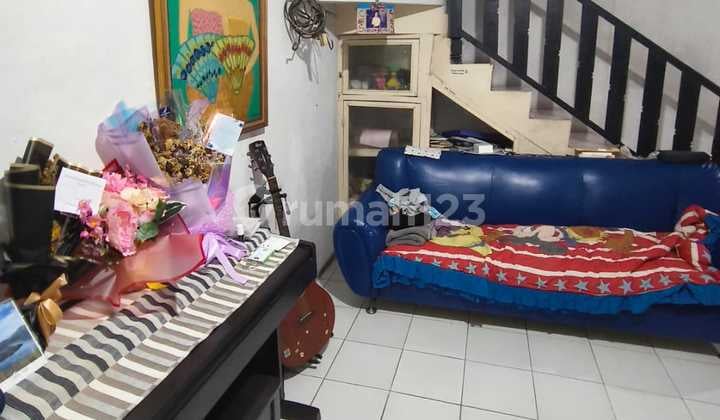 Di Sewakan Rumah Semi Furnished di Tomang