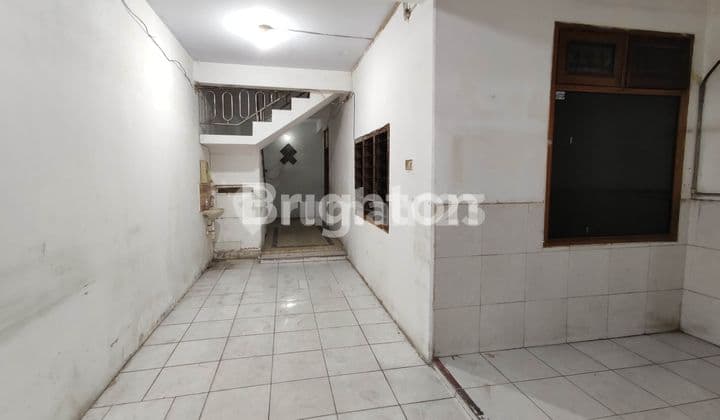 RUMAH STRATEGIS NOL JALAN RAYA WONOSARI KIDUL SURABAYA, HANYA 10 DETIK KE MAYJEND SUNGKONO, Cocok untuk usaha dan tempat tinggal