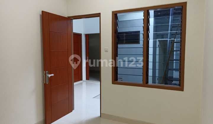 Disewakan Rumah Bagus Unfurnished Di Manyar Tirtoyoso