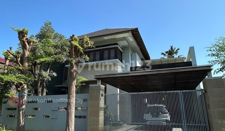 Rumah Ala Villa di Pakuwon City With Private Pool