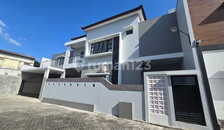 Rumah Baru Bagus Minimalis Furnish 2 Lt Tengah Kota Solo