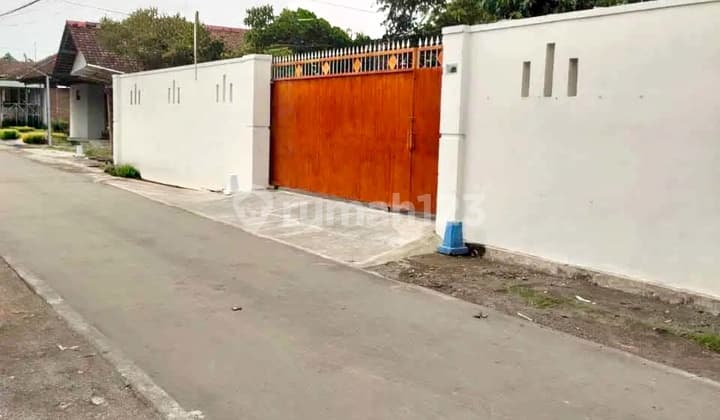 Strategic Cheap Land with Bonus Teak Wood House in Colomadu, Solo