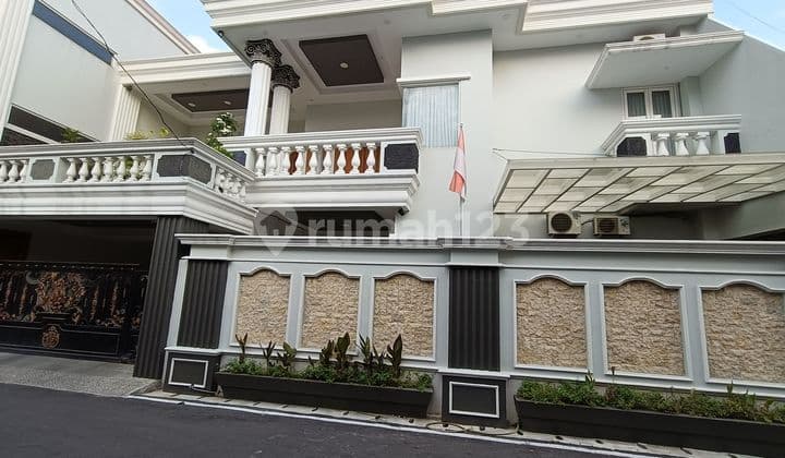 Rumah Mewah Bagus Furnish Kolam Renang Sumber Banjarsari Solo